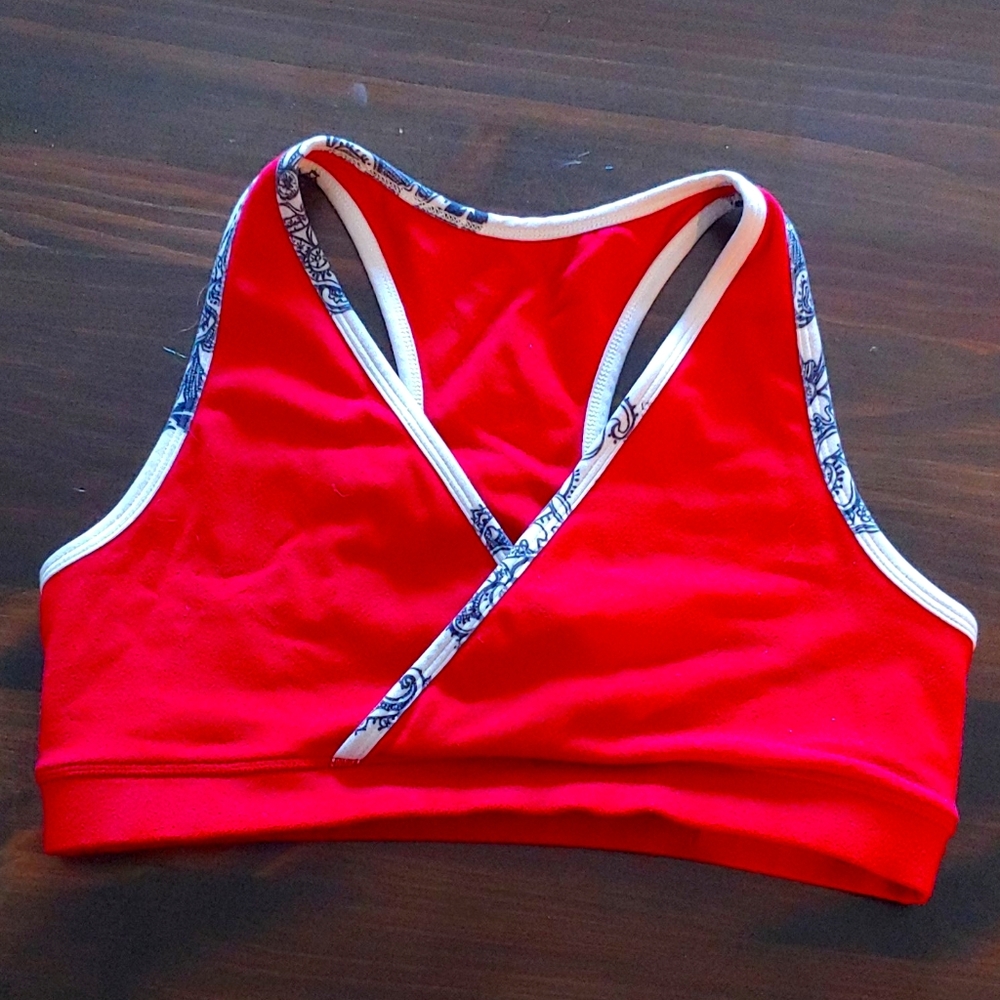 Lululemon sports bra